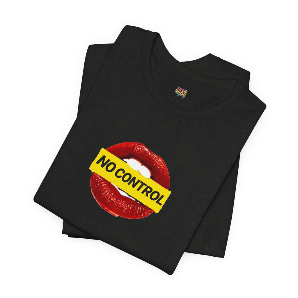 "No Control" Graphic Tee – Aesthetic Y2K Streetwear Graphic T-Shirt
